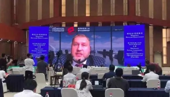 俄羅斯亞洲工業(yè)家與企業(yè)家聯(lián)合會主席維塔利·曼科維奇 俄羅斯亞洲工業(yè)家與企業(yè)家聯(lián)合會主席維塔利·曼科維奇