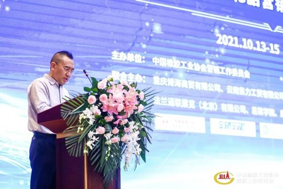 中橡協(xié)副會(huì)長(zhǎng)兼營(yíng)銷工作委員會(huì)理事長(zhǎng)、云南集力工貿(mào)董事長(zhǎng) 朱仁恩 中橡協(xié)副會(huì)長(zhǎng)兼營(yíng)銷工作委員會(huì)理事長(zhǎng)、云南集力工貿(mào)董事長(zhǎng) 朱仁恩