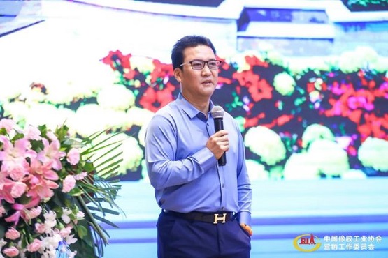 陜西賽輪輪胎銷售有限公司執(zhí)行董事、陜西富進(jìn)輪胎橡膠(集團(tuán))有限公司董事長(zhǎng)孫一平 陜西賽輪輪胎銷售有限公司執(zhí)行董事、陜西富進(jìn)輪胎橡膠(集團(tuán))有限公司董事長(zhǎng)孫一平