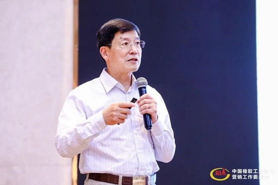 中國(guó)汽車工業(yè)協(xié)會(huì)顧問(wèn) 顧翔華 中國(guó)汽車工業(yè)協(xié)會(huì)顧問(wèn) 顧翔華