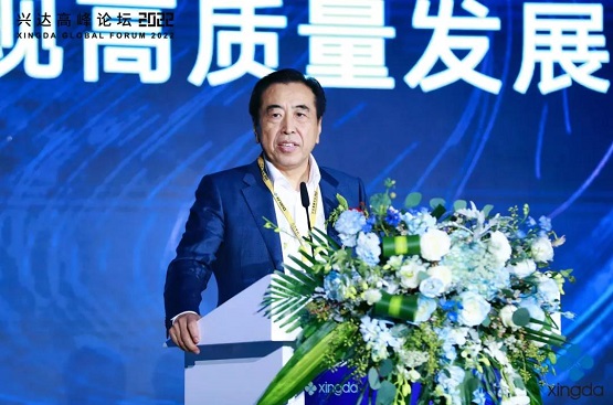 國家橡膠與輪胎工程技術研究中心主任、中國橡膠工業協會主席團企業執行主席、賽輪集團董事長袁仲雪