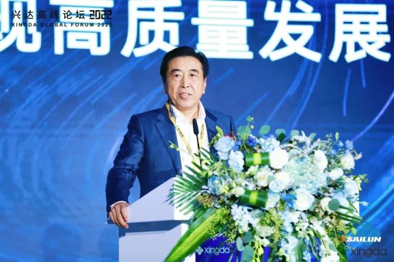 國(guó)橡中心主任、賽輪集團(tuán)黨委書(shū)記、董事長(zhǎng)袁仲雪 國(guó)橡中心主任、賽輪集團(tuán)黨委書(shū)記、董事長(zhǎng)袁仲雪