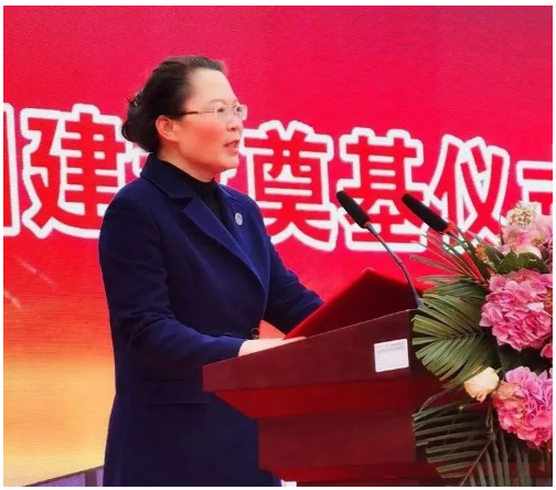 　王荔表示，在輪胎界，該項(xiàng)目將實(shí)現(xiàn)高質(zhì)、低耗、綠色高科技新型產(chǎn)業(yè)的目標(biāo)。