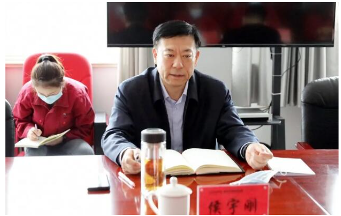 要強(qiáng)化資金管控，在資金融資模式、方式方法上尋求新突破，提高企業(yè)融資能力。  要高度重視疫情防控，嚴(yán)格落實(shí)防控措施，全力筑牢企業(yè)安全屏障。