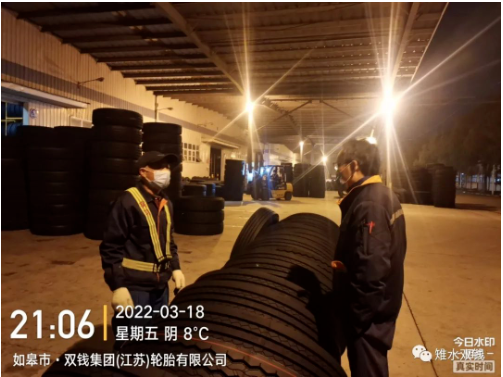 雙錢(qián)江蘇公司進(jìn)入戰(zhàn)時(shí)狀態(tài),實(shí)行物流車(chē)輛疫情防控“全盤(pán)覆蓋、互聯(lián)互通、上下聯(lián)動(dòng)”的管理舉措,全力以赴確保公司“原材料進(jìn)得來(lái)、輪胎發(fā)得出” 雙錢(qián)江蘇公司進(jìn)入戰(zhàn)時(shí)狀態(tài),實(shí)行物流車(chē)輛疫情防控“全盤(pán)覆蓋、互聯(lián)互通、上下聯(lián)動(dòng)”的管理舉措,全力以赴確保公司“原材料進(jìn)得來(lái)、輪胎發(fā)得出”