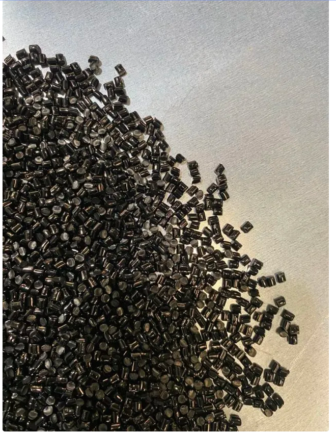 寶麗迪"黑色母粒"、"彩色母粒"這兩類占比超過50%的產品，均有使用卡博特的炭黑產品