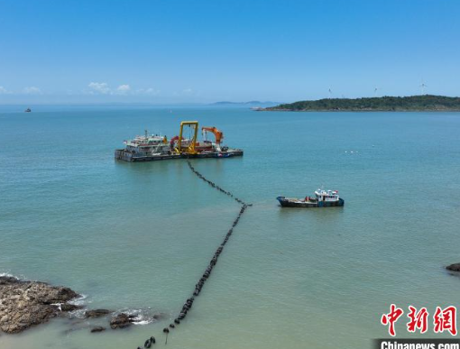 上大陳海纜鋪設。　葛嘉儀 攝
