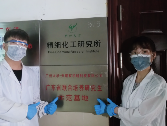 廣州大學(xué)冠騰涂料團(tuán)隊(duì)瞄準(zhǔn)前沿,開(kāi)發(fā)出新型海洋防污涂料 廣州大學(xué)冠騰涂料團(tuán)隊(duì)瞄準(zhǔn)前沿,開(kāi)發(fā)出新型海洋防污涂料