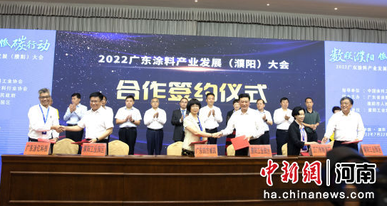 圖為合作簽約儀式現(xiàn)場(chǎng) 圖為合作簽約儀式現(xiàn)場(chǎng)