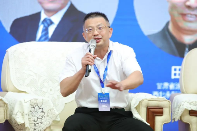 福建省涂料工業(yè)協(xié)會(huì)會(huì)長(zhǎng)、廈門惠宇化工貿(mào)易有限公司董事長(zhǎng)施義民 福建省涂料工業(yè)協(xié)會(huì)會(huì)長(zhǎng)、廈門惠宇化工貿(mào)易有限公司董事長(zhǎng)施義民