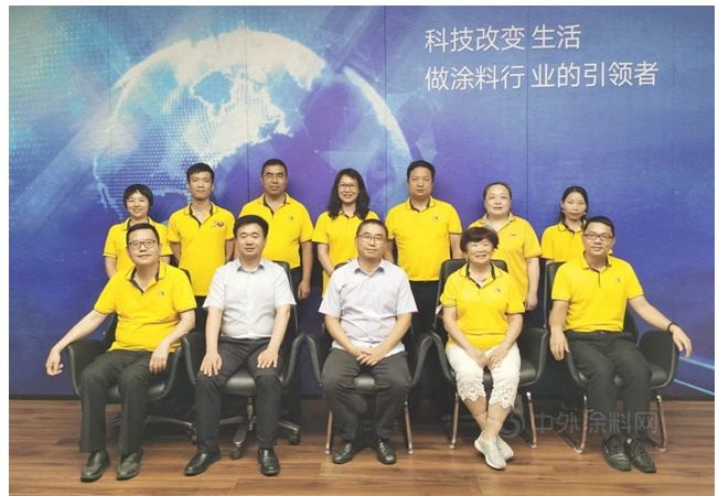 廣東省涂料行業(yè)協(xié)會會長陳冰肯定了協(xié)會秘書處的工作和2022廣東涂料產(chǎn)業(yè)發(fā)展大會走出廣東辦會的實踐探索