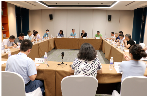 來自骨架材料行業(yè)及上下游輪胎企業(yè)、膠管膠帶企業(yè)、橡膠制品企業(yè)、大專院校、科研院所的相關(guān)人員，共計約110多人參加了本次研討會。