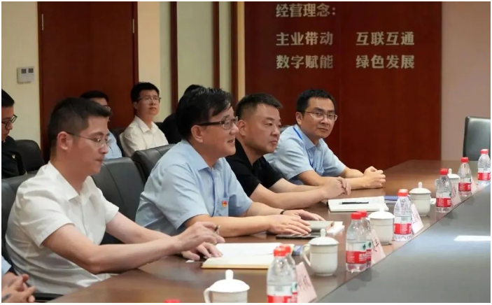 湖州市市委常委、組織部部長(zhǎng)徐仲儀一行蒞臨大橋油漆調(diào)研工作 湖州市市委常委、組織部部長(zhǎng)徐仲儀一行蒞臨大橋油漆調(diào)研工作