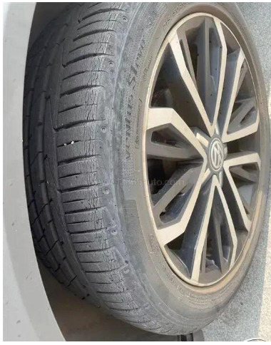 資料顯示，大眾探歌高配車型輪胎是韓泰ventus s1 evo2;低配車型輪胎是韓泰Dynapro hp2。朗逸車型原廠配套輪胎，主要是韓泰OPTIMO k415系列產品。