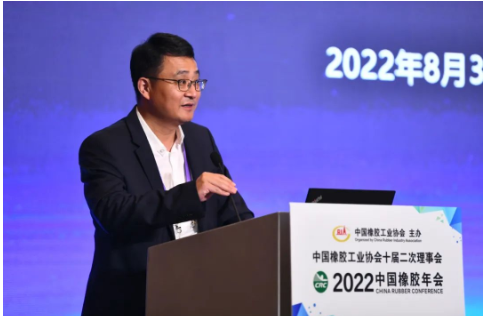 軟控董事長兼總裁官炳政表示，未來制造業的發展，軟件和平臺的作用將越發突顯，裝備是骨架，軟件是靈魂，而搭建起上下游互聯互通的平臺才能大踏步攜手共贏。此次發布的單機硬件、工業軟件以及行業平臺等新產品，其背后的思考也是基于這一邏輯，希望我們的努力、嘗試和探索，能為行業的發展尋得更多的可能。
