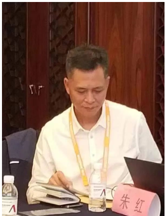 中橡協(xié)副秘書長(zhǎng)、技經(jīng)委主任朱紅受邀,在會(huì)議上作了《 “雙碳”政策對(duì)輪胎行業(yè)發(fā)展影響及對(duì)策》的報(bào)告。朱紅圍繞中國(guó)碳排放現(xiàn)狀以及相關(guān)政策,實(shí)現(xiàn)碳達(dá)峰的路徑及應(yīng)對(duì)措施等方面,進(jìn)行了解讀和分享,并就企業(yè)提出的問題做了現(xiàn)場(chǎng)答疑。 中橡協(xié)副秘書長(zhǎng)、技經(jīng)委主任朱紅受邀,在會(huì)議上作了《 “雙碳”政策對(duì)輪胎行業(yè)發(fā)展影響及對(duì)策》的報(bào)告。朱紅圍繞中國(guó)碳排放現(xiàn)狀以及相關(guān)政策,實(shí)現(xiàn)碳達(dá)峰的路徑及應(yīng)對(duì)措施等方面,進(jìn)行了解讀和分享,并就企業(yè)提出的問題做了現(xiàn)場(chǎng)答疑。