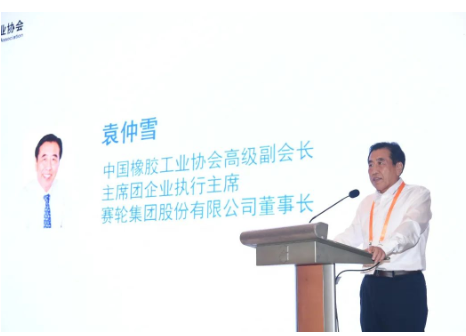 袁仲雪希望行業(yè)協(xié)會(huì)積極響應(yīng)國家大政方針,主動(dòng)擔(dān)當(dāng)作為,積極引導(dǎo)行業(yè)企業(yè)向綠色低碳轉(zhuǎn)型,未雨綢繆,及早對(duì)政府政策出臺(tái)做好鋪墊,打造良好的行業(yè)形象和品牌聲譽(yù)。 袁仲雪希望行業(yè)協(xié)會(huì)積極響應(yīng)國家大政方針,主動(dòng)擔(dān)當(dāng)作為,積極引導(dǎo)行業(yè)企業(yè)向綠色低碳轉(zhuǎn)型,未雨綢繆,及早對(duì)政府政策出臺(tái)做好鋪墊,打造良好的行業(yè)形象和品牌聲譽(yù)。