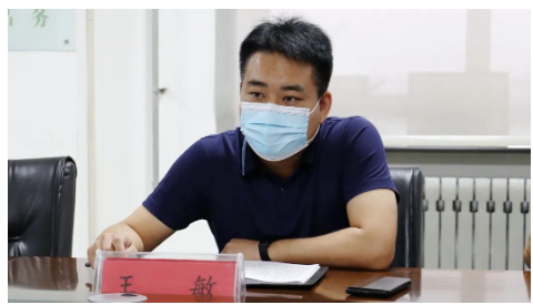 　王敏董事長指出，當前疫情防控形勢異常嚴峻，各部門要立即激活戰時應急響應機制，嚴格按照疫情防控工作要求，進一步壓實工作責任，高標準做好疫情防控各項工作。