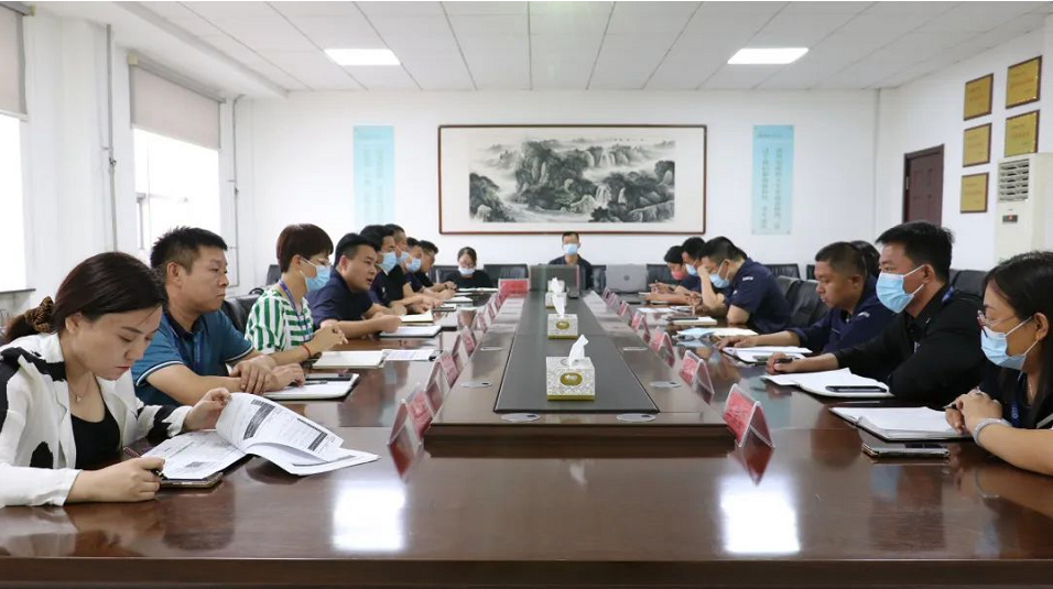 耐斯特炭黑公司將扎實(shí)踐行“創(chuàng)新引領(lǐng)、高效管理、持續(xù)發(fā)展”的戰(zhàn)略定位,樹(shù)立長(zhǎng)期發(fā)展的“戰(zhàn)略性成本意識(shí)”,實(shí)現(xiàn)成本要素管控全覆蓋、無(wú)死角,并將成本管理的制度層次上升為公司的成本文化層次,提高全員成本文化意識(shí),打造公司成本文化的核心競(jìng)爭(zhēng)力,全面推動(dòng)企業(yè)經(jīng)濟(jì)效益和經(jīng)營(yíng)管理工作提檔升級(jí)。 耐斯特炭黑公司將扎實(shí)踐行“創(chuàng)新引領(lǐng)、高效管理、持續(xù)發(fā)展”的戰(zhàn)略定位,樹(shù)立長(zhǎng)期發(fā)展的“戰(zhàn)略性成本意識(shí)”,實(shí)現(xiàn)成本要素管控全覆蓋、無(wú)死角,并將成本管理的制度層次上升為公司的成本文化層次,提高全員成本文化意識(shí),打造公司成本文化的核心競(jìng)爭(zhēng)力,全面推動(dòng)企業(yè)經(jīng)濟(jì)效益和經(jīng)營(yíng)管理工作提檔升級(jí)。