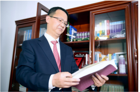 　作為全國優秀企業家，黃舸舸是貴州省第十三次黨代會代表、工程技術研究員，曾獲“2021年度中國西部企業數字化轉型領軍人物”、“2019-2020年度貴州省優秀企業家榮譽稱號”、“2010年全國勞模”、“ 2009年中國橡膠工業科學技術進步有功專家”等榮譽。