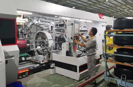 此外,中國化學(xué)工業(yè)桂林工程有限公司的“五復(fù)合橡膠擠出機組研制”項目,入圍中國工業(yè)大獎提名獎候選項目名單。 此外,中國化學(xué)工業(yè)桂林工程有限公司的“五復(fù)合橡膠擠出機組研制”項目,入圍中國工業(yè)大獎提名獎候選項目名單。