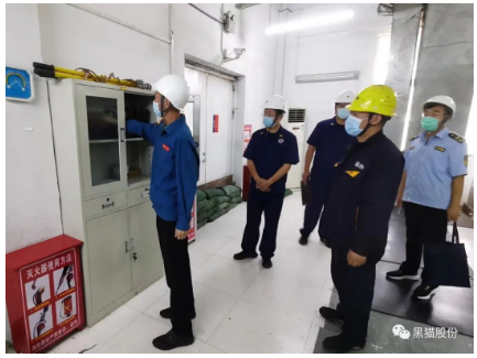 張齊海認真聽取了濟寧黑貓關(guān)于專項整治三年行動工作匯報及國慶、二十大期間安全生產(chǎn)工作部署,并重點查看了秋冬季火災(zāi)防控、安全生產(chǎn)“八抓20項”等工作資料。 張齊海認真聽取了濟寧黑貓關(guān)于專項整治三年行動工作匯報及國慶、二十大期間安全生產(chǎn)工作部署,并重點查看了秋冬季火災(zāi)防控、安全生產(chǎn)“八抓20項”等工作資料。