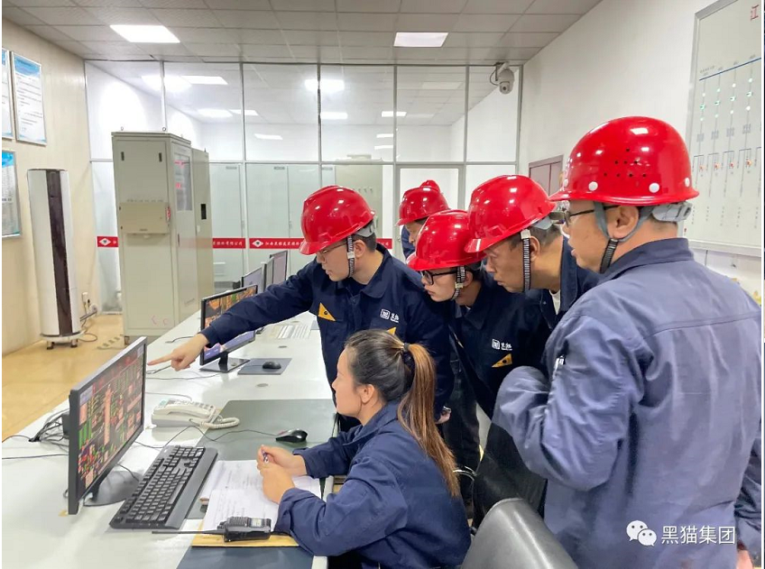 為貫徹落實集團2022年第三季度安全生產委員會會議精神,確保各項安全措施落到實處,10月14日,由集團工程技術中心牽頭,會同黑貓股份、景焦能源公司、監理方成員共同組成工程施工安全檢查組,對在建工程項目進行全面且不留死角的安全隱患大檢查。 為貫徹落實集團2022年第三季度安全生產委員會會議精神,確保各項安全措施落到實處,10月14日,由集團工程技術中心牽頭,會同黑貓股份、景焦能源公司、監理方成員共同組成工程施工安全檢查組,對在建工程項目進行全面且不留死角的安全隱患大檢查。