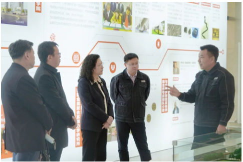 在5g智慧園區平臺,調研組一行了解到智慧園區平臺是基于AI大數據時代背景,為入駐企業量身打造的智慧平臺園區以“一個平臺,兩個中心,三個門戶,四個體系”為基點,實現了員工訂餐、會議室預訂、集約辦公等功能,為企業提供大數據支持,解決企業發展過程中遇到的綜合管理人工成本高、數據分析不準確等痛點、難點問題。 在5g智慧園區平臺,調研組一行了解到智慧園區平臺是基于AI大數據時代背景,為入駐企業量身打造的智慧平臺園區以“一個平臺,兩個中心,三個門戶,四個體系”為基點,實現了員工訂餐、會議室預訂、集約辦公等功能,為企業提供大數據支持,解決企業發展過程中遇到的綜合管理人工成本高、數據分析不準確等痛點、難點問題。