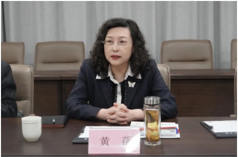 濟南產業發展投資集團黨委書記、 董事長黃蓓表示對華凌有了更深入的了解,并對華凌的發展表示了認可,期待雙方未來的合作。 濟南產業發展投資集團黨委書記、 董事長黃蓓表示對華凌有了更深入的了解,并對華凌的發展表示了認可,期待雙方未來的合作。