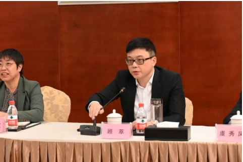 　通用股份董事長顧萃表示，面對輪胎行業(yè)現(xiàn)況，還是存在可提升空間，要根據(jù)宏觀經(jīng)濟(jì)變化設(shè)立大方向目標(biāo)，部署雙向策略，有效推進(jìn)后續(xù)合作。