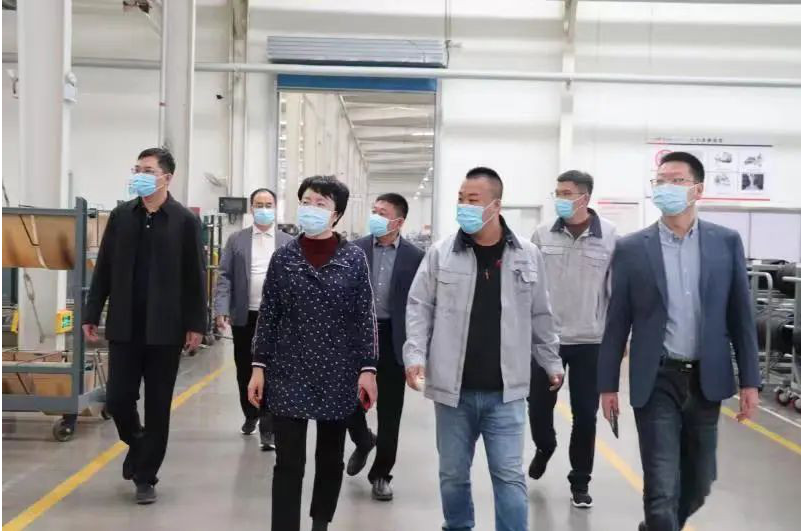 廣宗縣委副書記、政府縣長鄭曉燕一行到經濟開發區部分企業調研疫情防控、經濟運行、安全生產、環保措施落實等情況。