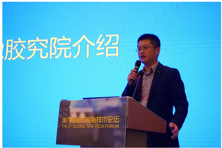 姚冰博士主要從理論模型、仿真分析和試驗數據等不同方面，詳細介紹了材料、輪廓、結構和花紋等不同因素對輪胎側偏剛度的影響，與會嘉賓與其進行了熱烈的互動。