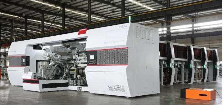 半鋼子午線(xiàn)輪胎成型機(jī)是軟控成型裝備的典型代表