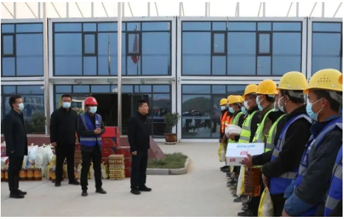 區長帶隊，慰問在建輪胎項目部
