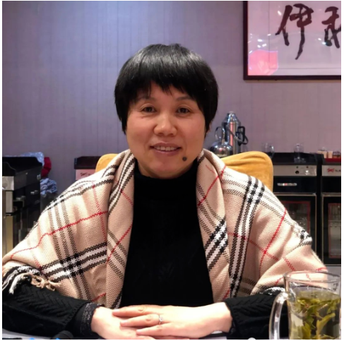 冉平會長對2022年做了工作總結，她說道，這一年，這三年，變局無限加速，甘肅省輪胎業迎來了一個又一個的困難，輪胎漲價，市場萎縮，貨款拖欠，大疫后的秩序重建，2023年，相信甘肅省輪胎業會迎來一個全新的曙光。