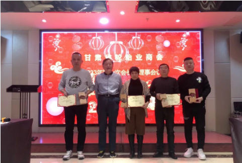 全體參會人員對獲獎企業表示祝賀，同時作為商會的會員企業，所有商會會員也感到無比光榮，紛紛表示要向優秀企業看齊，獲得更多的榮譽。