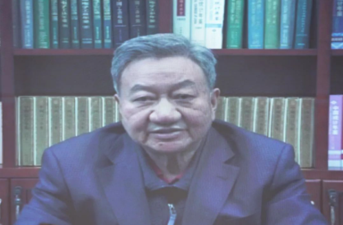 　全球服務(wù)貿(mào)易聯(lián)盟理事長(zhǎng)、中國(guó)國(guó)際經(jīng)濟(jì)交流中心副理事長(zhǎng)、商務(wù)部原副部長(zhǎng)姜增偉同志在視頻致辭中對(duì)大會(huì)的召開(kāi)表示祝賀，他指出，輪胎循環(huán)利用關(guān)乎行業(yè)發(fā)展、關(guān)乎環(huán)境保護(hù)，更關(guān)乎國(guó)家的經(jīng)濟(jì)安全發(fā)展。提高廢舊輪胎綜合利用水平，實(shí)現(xiàn)資源化利用，不僅可以有效緩解我國(guó)橡膠對(duì)外依存度高的現(xiàn)狀，提高橡膠自給率，也能增強(qiáng)汽車(chē)等以橡膠為重要原材料的產(chǎn)業(yè)鏈供應(yīng)鏈的穩(wěn)定性與韌性，更好滿(mǎn)足居民消費(fèi)潛力持續(xù)釋放的需要，還能節(jié)約輪胎大量堆存所占用的土地，減少環(huán)境污染，助力碳達(dá)峰、碳中和目標(biāo)的順利實(shí)現(xiàn)。他希望中國(guó)輪胎循環(huán)利用協(xié)會(huì)始終堅(jiān)持“為企業(yè)服務(wù)、為行業(yè)服務(wù)”的根本宗旨，進(jìn)一步發(fā)揮自身作用，在反映行業(yè)訴求、加強(qiáng)行業(yè)自律、促進(jìn)行業(yè)發(fā)展等方面積極履職，不斷提升行業(yè)凝聚力，推動(dòng)中國(guó)輪胎循環(huán)利用行業(yè)朝著科技引領(lǐng)、綠色低碳、數(shù)字支撐、法制健全的方向不斷邁進(jìn)，為加快中國(guó)和全球綠色可持續(xù)發(fā)展做出更大貢獻(xiàn)。