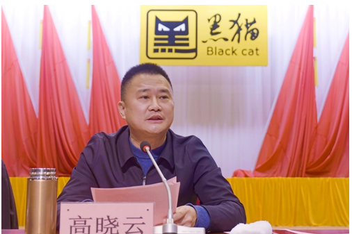 高曉云代表景德鎮(zhèn)市政府向黑貓集團(tuán)全體干部職工致以誠摯的問候,對(duì)黑貓集團(tuán)一年來取得的工作成績表示熱烈的祝賀。 高曉云代表景德鎮(zhèn)市政府向黑貓集團(tuán)全體干部職工致以誠摯的問候,對(duì)黑貓集團(tuán)一年來取得的工作成績表示熱烈的祝賀。