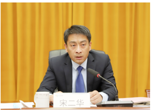 橡膠公司董事長、總經(jīng)理宋二華在會上指出，2022年，大事、難事、棘手事接踵而至，工作節(jié)奏快、頭緒多，公司總體工作穩(wěn)中有進(jìn)、趨勢向好。