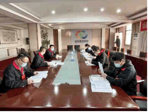 與會代表高度評價了公司2022年股權(quán)轉(zhuǎn)讓后發(fā)展成果,一致贊同2023年各項目標(biāo)任務(wù)和工作思路,認(rèn)為《報告》總結(jié)成績實事求是、形勢分析深刻透徹、部署措施務(wù)實精準(zhǔn)。代表們紛紛表示將抓好各項工作落實,在新征程中作出新的更大的貢獻(xiàn)。 與會代表高度評價了公司2022年股權(quán)轉(zhuǎn)讓后發(fā)展成果,一致贊同2023年各項目標(biāo)任務(wù)和工作思路,認(rèn)為《報告》總結(jié)成績實事求是、形勢分析深刻透徹、部署措施務(wù)實精準(zhǔn)。代表們紛紛表示將抓好各項工作落實,在新征程中作出新的更大的貢獻(xiàn)。