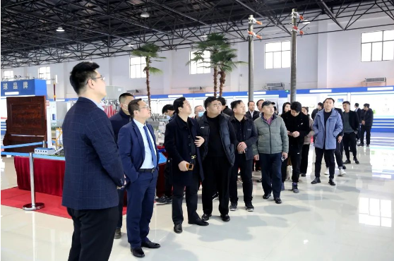 隨后，各位經銷商朋友暢所欲言、坦誠溝通，現場氣氛熱烈。