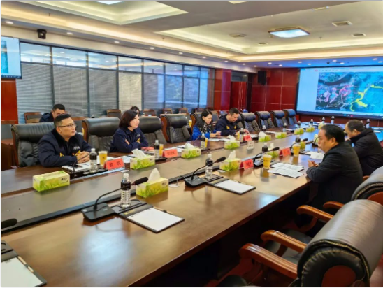 潘福林表示，黑貓集團(tuán)作為景德鎮(zhèn)市屬大型國(guó)有企業(yè)，為景德鎮(zhèn)市經(jīng)濟(jì)社會(huì)發(fā)展作出了重要貢獻(xiàn)。市工信局也在致力于解決企業(yè)困難，積極與省政府、省工信廳進(jìn)行密切溝通。待省廳正式下發(fā)《江西省化工重點(diǎn)監(jiān)測(cè)點(diǎn)認(rèn)定標(biāo)準(zhǔn)》后，市工信局將積極推進(jìn)黑貓集團(tuán)化工重點(diǎn)監(jiān)測(cè)點(diǎn)認(rèn)定工作，助力企業(yè)重點(diǎn)項(xiàng)目盡快落地投產(chǎn)。