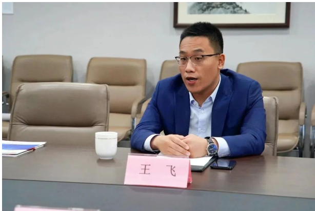 深交所、市金融監(jiān)管局一行領導表示這次考察對華凌有了更深入了解,充分認可和看好華凌品牌發(fā)展及創(chuàng)新能力,高度贊賞了華凌的戰(zhàn)略眼光及具有前瞻性的企業(yè)產(chǎn)品規(guī)劃。 深交所、市金融監(jiān)管局一行領導表示這次考察對華凌有了更深入了解,充分認可和看好華凌品牌發(fā)展及創(chuàng)新能力,高度贊賞了華凌的戰(zhàn)略眼光及具有前瞻性的企業(yè)產(chǎn)品規(guī)劃。
