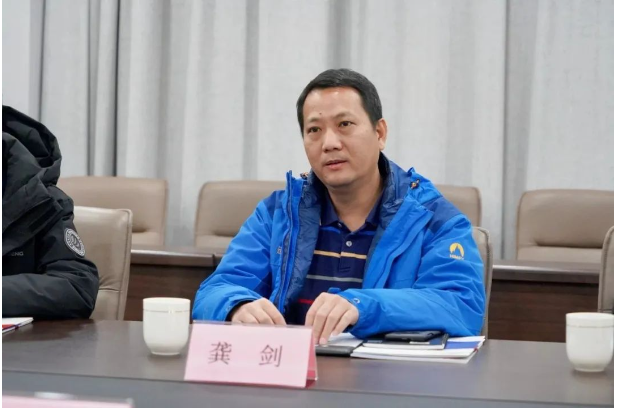 座談會上山東華凌電纜副總裁、董事會秘書王飛先生向深交所、市金融監(jiān)管局領導介紹了企業(yè)發(fā)展歷程、行業(yè)情況、融資情況及上市工作情況,并表示華凌將做好基礎工作、穩(wěn)健發(fā)展,加快上市進程。 座談會上山東華凌電纜副總裁、董事會秘書王飛先生向深交所、市金融監(jiān)管局領導介紹了企業(yè)發(fā)展歷程、行業(yè)情況、融資情況及上市工作情況,并表示華凌將做好基礎工作、穩(wěn)健發(fā)展,加快上市進程。