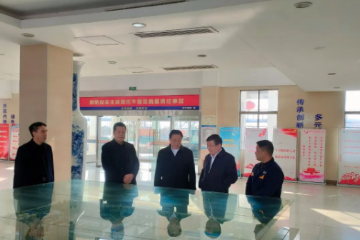 金鄉(xiāng)縣縣委常委、副縣長李亞平于3月1日上午前往濟(jì)寧黑貓檢查安全生產(chǎn)工作，對(duì)企業(yè)的安全生產(chǎn)責(zé)任制落實(shí)、安全生產(chǎn)教育培訓(xùn)、應(yīng)急救援演練、安全防范措施落實(shí)、值班值守等情況進(jìn)行了全面的了解，同時(shí)也對(duì)企業(yè)的發(fā)展給予了高度肯定。