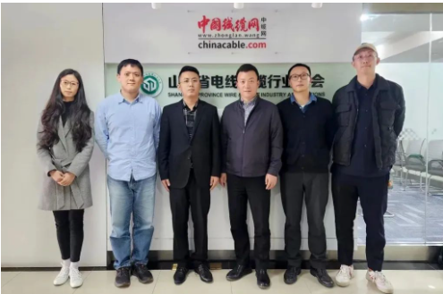 雙方各抒己見，深入交流各自服務(wù)經(jīng)濟社會高質(zhì)量發(fā)展的思路舉措，達成了加強交流、互學(xué)互鑒、合作發(fā)展的共識。