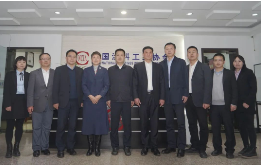 中國涂料工業(yè)協(xié)會與濮陽市人民政府進行了一次深入交流，雙方就可持續(xù)發(fā)展、濮陽綠色涂料產(chǎn)業(yè)園區(qū)建設(shè)及未來相關(guān)合作事宜展開了討論。這次會議，不僅加深了雙方的友好合作關(guān)系，更為濮陽的涂料產(chǎn)業(yè)的可持續(xù)發(fā)展注入了新的動力。