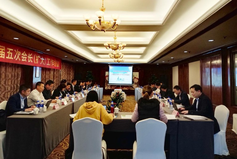 2023年3月10日，寧波涂協(xié)六屆五次會(huì)長(zhǎng)(擴(kuò)大)工作會(huì)議在寧波開元名庭大酒店成功召開。會(huì)議由吳曉明秘書長(zhǎng)主持，監(jiān)事會(huì)錢興泉監(jiān)事長(zhǎng)、協(xié)會(huì)黨支部代表和部分理事單位代表列席會(huì)議。