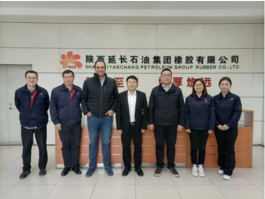 陜西延長石油西北橡膠有限公司于3月18日接待了來自南美的客戶一行兩人。本次交流座談會上，公司總經理張航偉、營銷總監王國強、外貿部副部長李丹以及相關人員參加了會議。