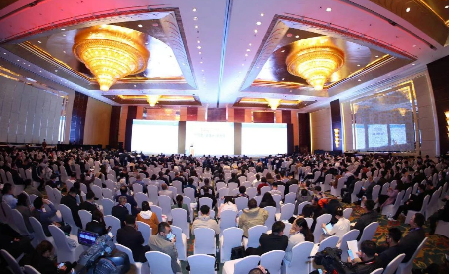 現(xiàn)場還發(fā)布了“2023年度中國橡膠工業(yè)百強企業(yè)，以及誠信輪胎經(jīng)銷商、誠信橡膠貿(mào)易商、誠信橡膠產(chǎn)業(yè)服務(wù)商”名單。